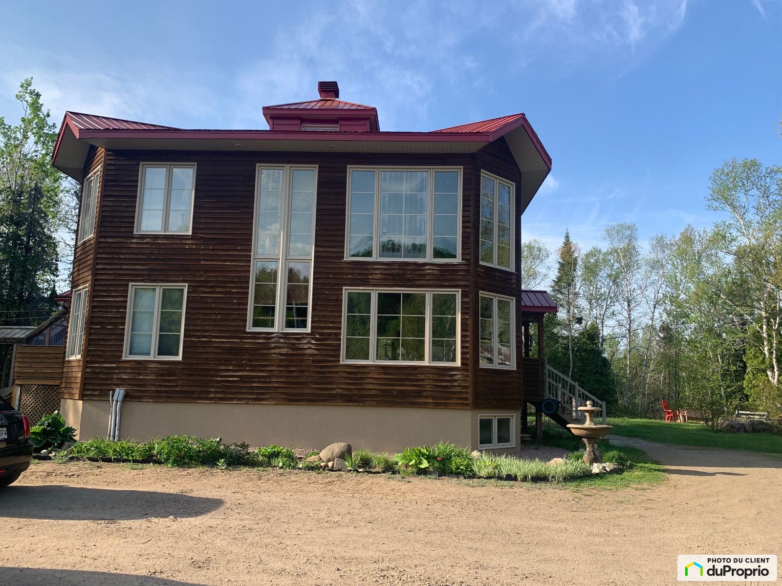 Maison 2 étages à vendre L'AnseStJean 5 chambres 2 salles de bain