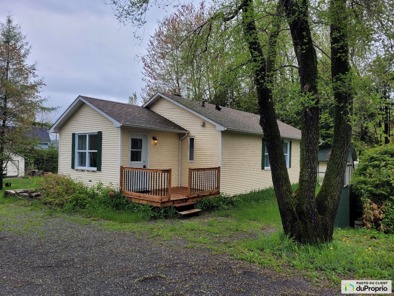 Bungalow à vendre Ayer's Cliff 2 chambres 1 salle de bain 1070676