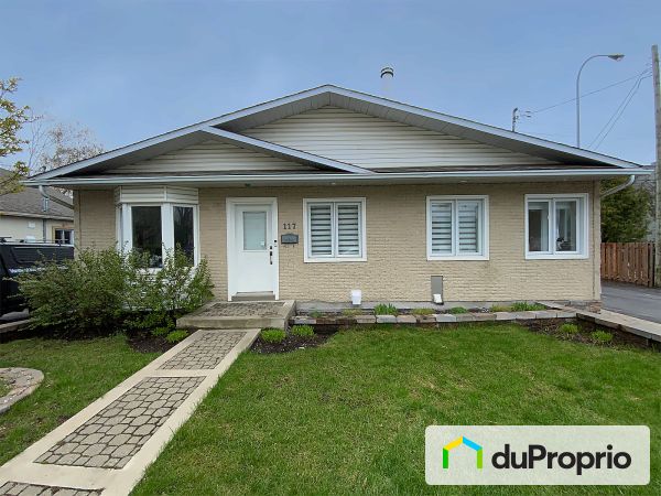 Front Yard - 117 rue Saint-Charles, Ste-Therese for sale
