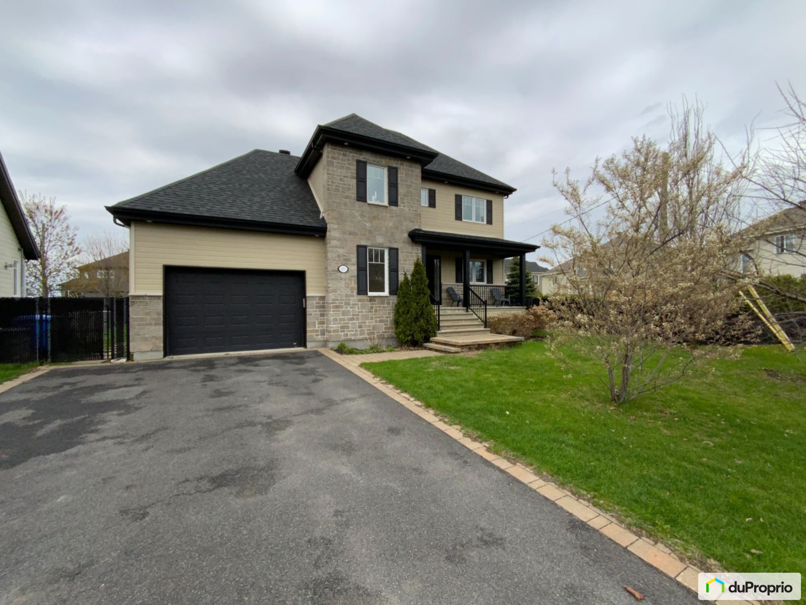 Maison 2 étages à vendre StMathieuDeBeloeil 5 chambres 1073610