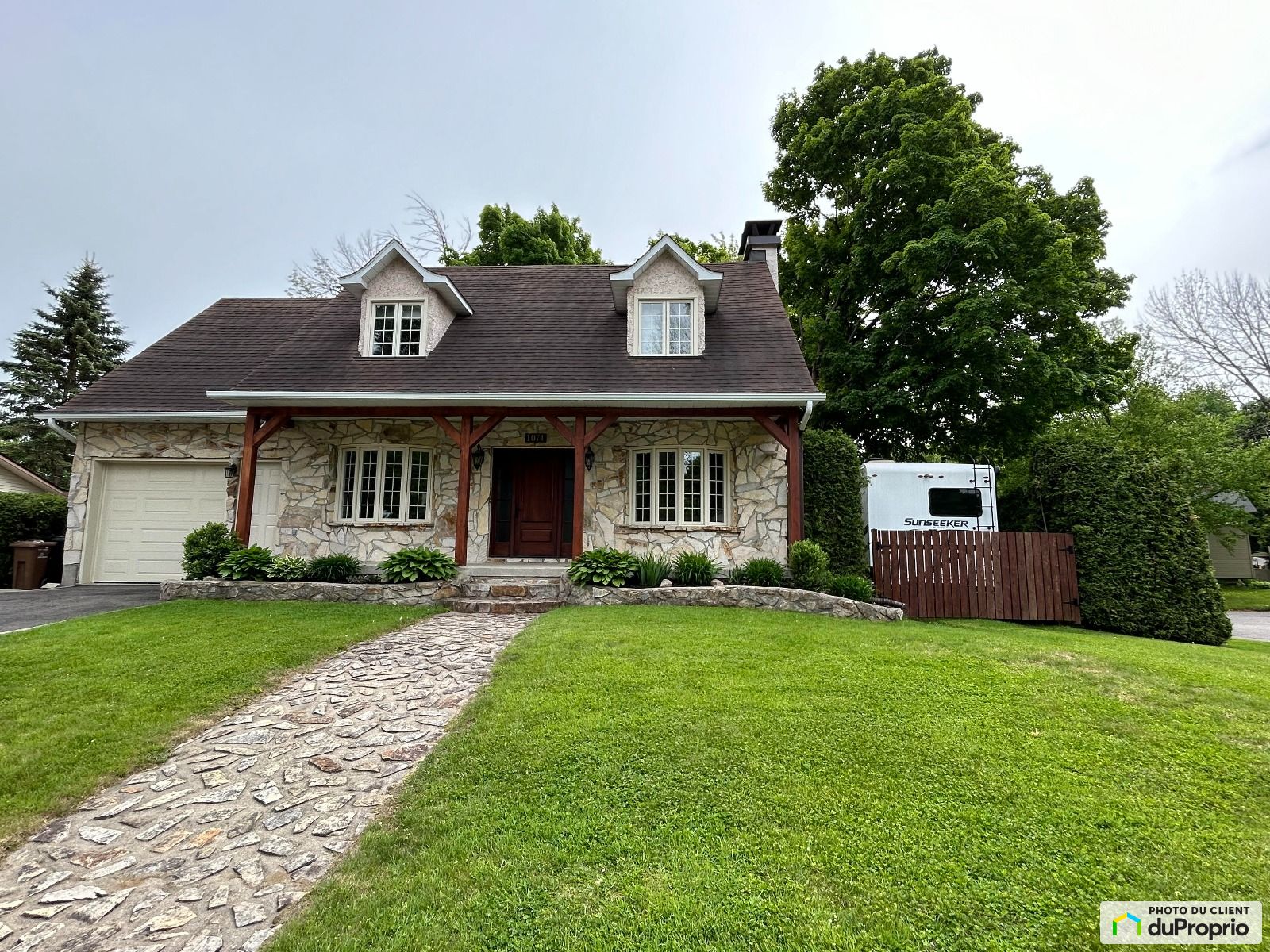 Maison 2 étages à vendre StJérôme (Bellefeuille) 4 chambres 1073812