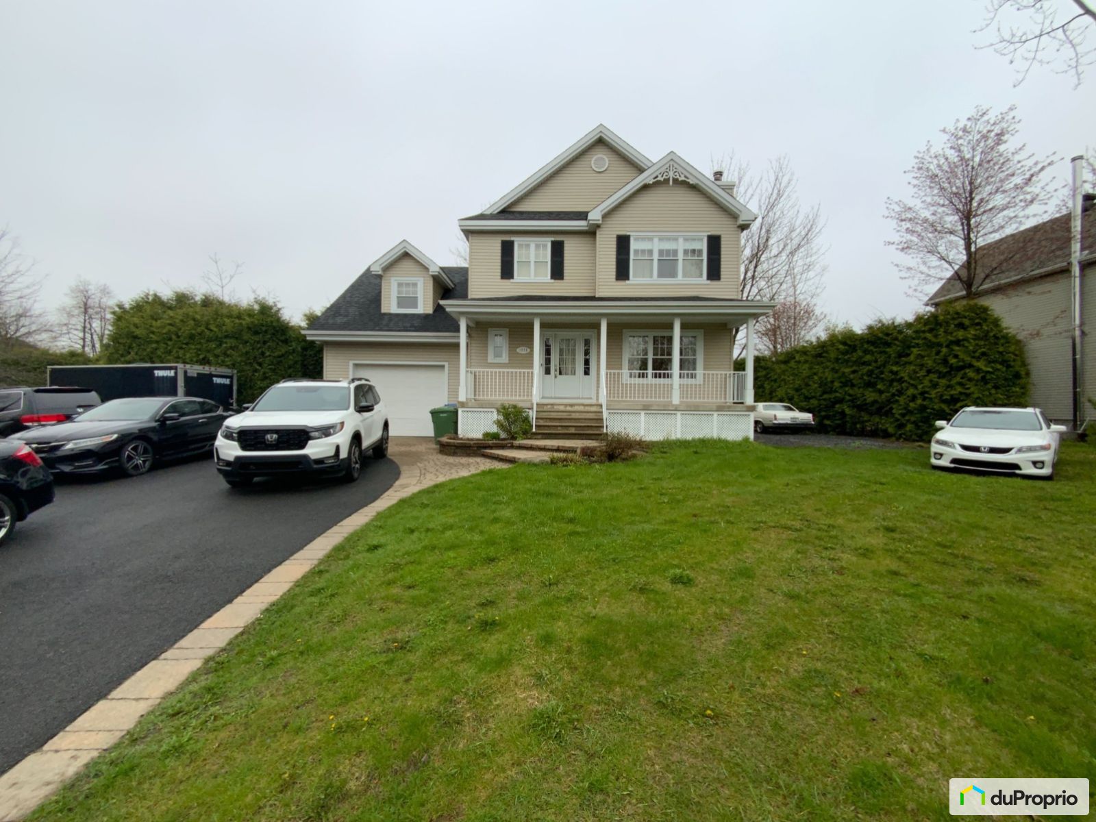 Maison 2 étages à vendre Carignan 3 chambres 2 salles de bain 1073940