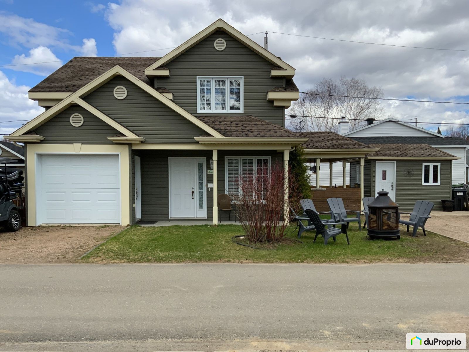 Maison 2 étages à vendre FossambaultSurLeLac 3 chambres 1074312