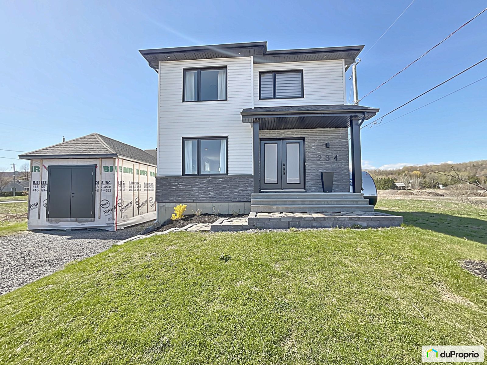 Maison 2 étages à vendre SteAnnedeBeaupré 3 chambres 1074352