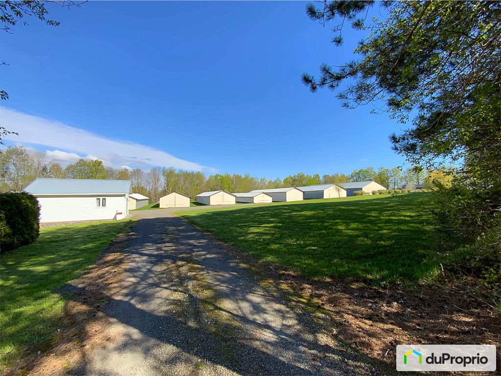 Condos, maisons à vendre, Compton