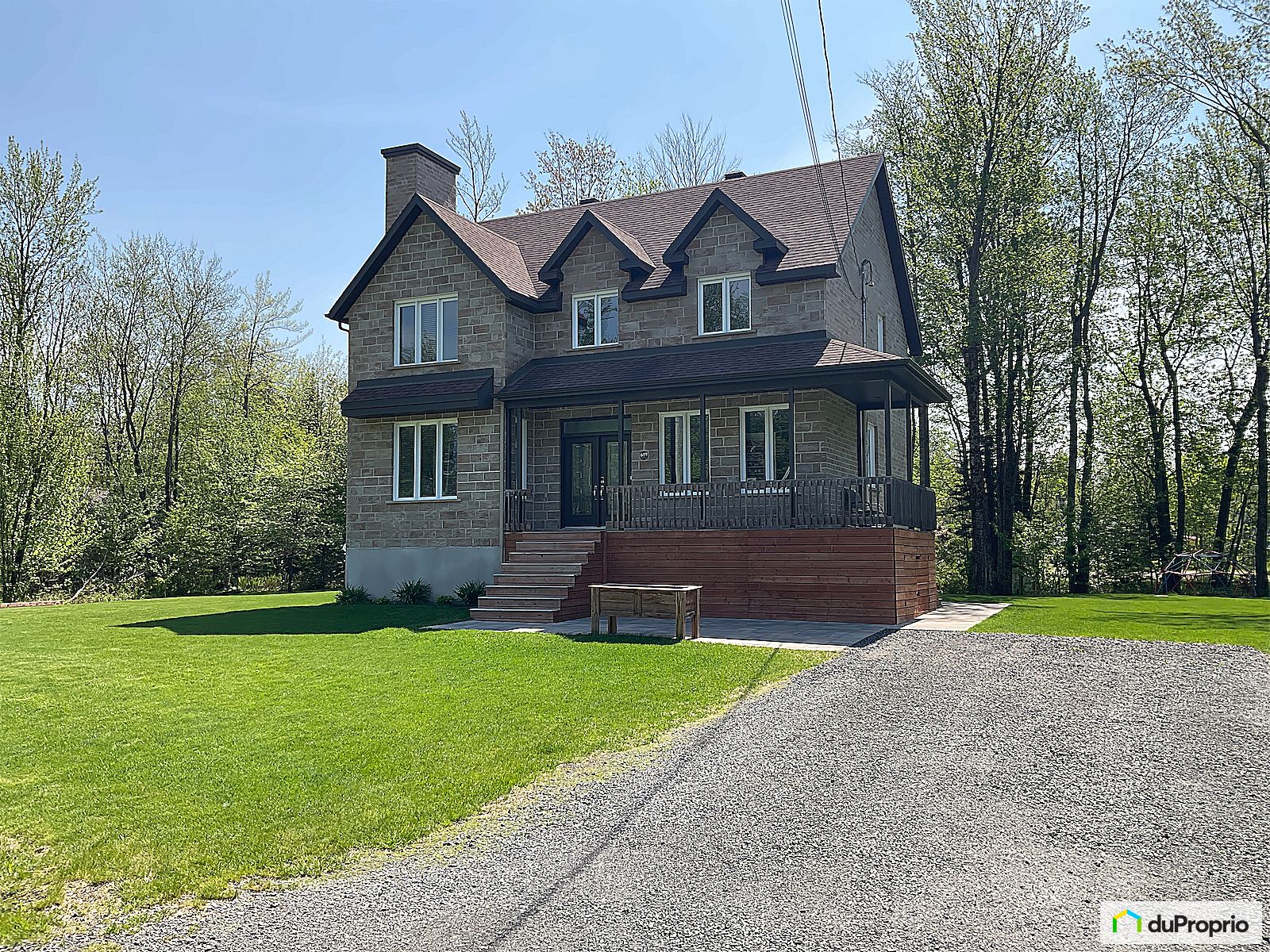 Maison 2 étages à vendre StLambertDeLauzon 5 chambres 1075221