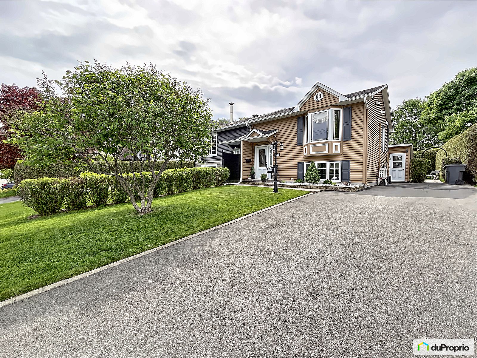 Jumelé à vendre Sherbrooke (JacquesCartier) 2 chambres 1075352