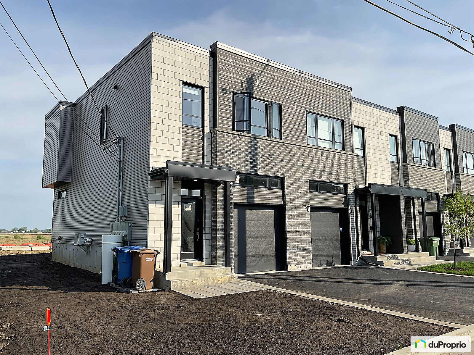 Maison en rangée / de ville à vendre StRémi 4 chambres 2 salles de bain 1075483