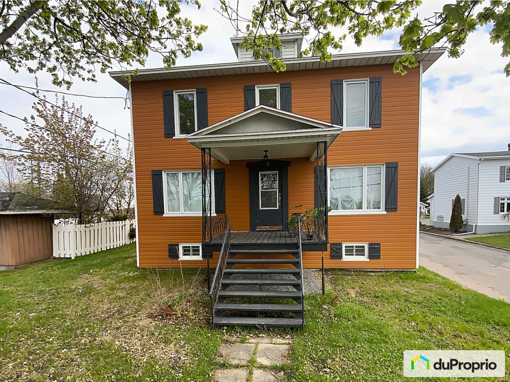 Maison 2 étages à vendre Montmagny 6 chambres 2 salles de bain 1075572