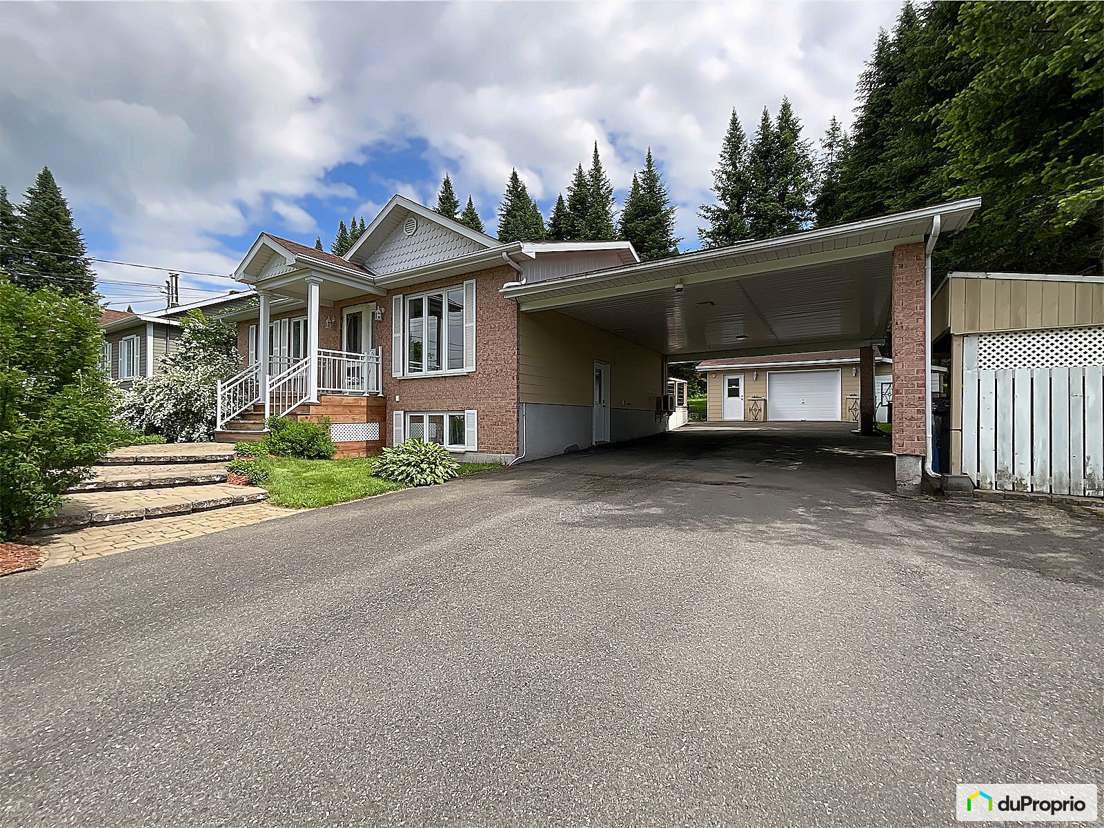 Bungalow à vendre Bromont 4 chambres 2 salles de bain 1076176