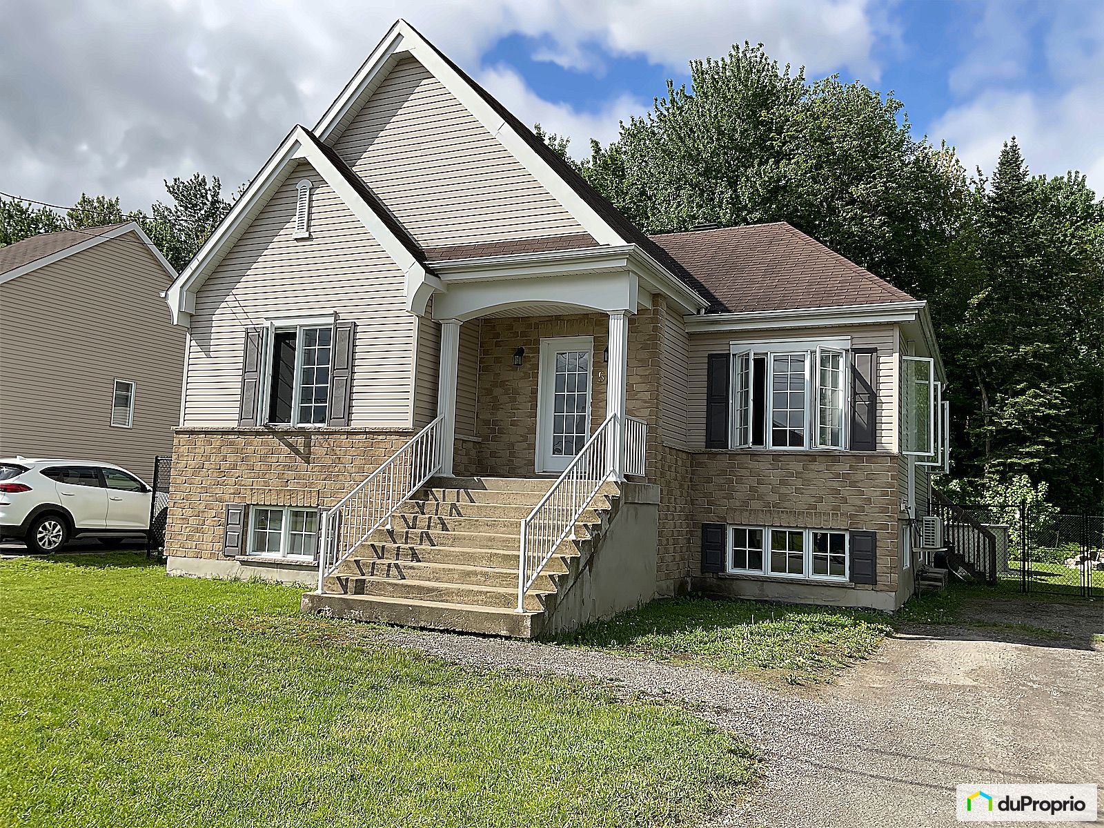 Bungalow à vendre StLinLaurentides 4 chambres 2 salles de bain 996936