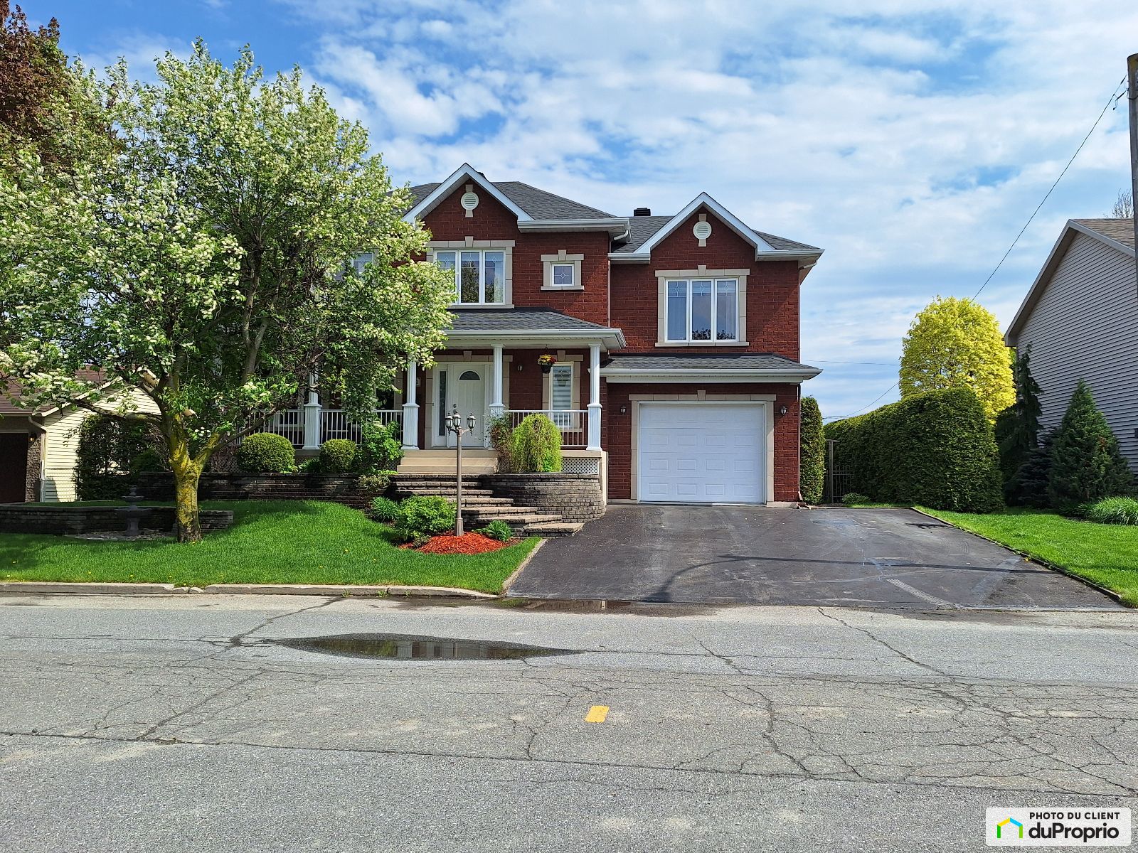 Maison 2 étages à vendre StDamase 4 chambres 2 salles de bain 1057506