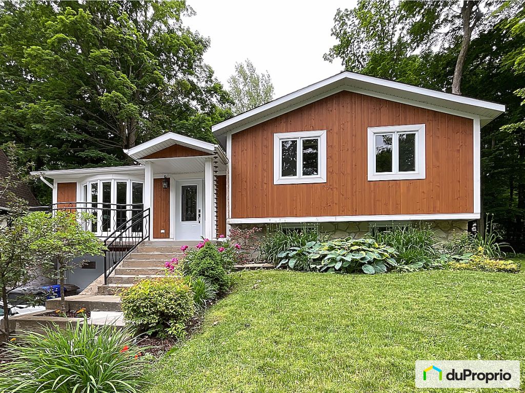 Maison à deux paliers à vendre SteJulie 5 chambres 2 salles de bain