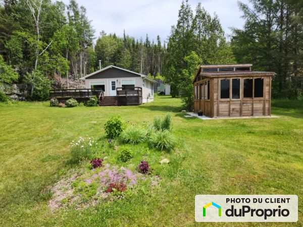 448, chemin du Lac-du-Camp, Larouche à vendre
