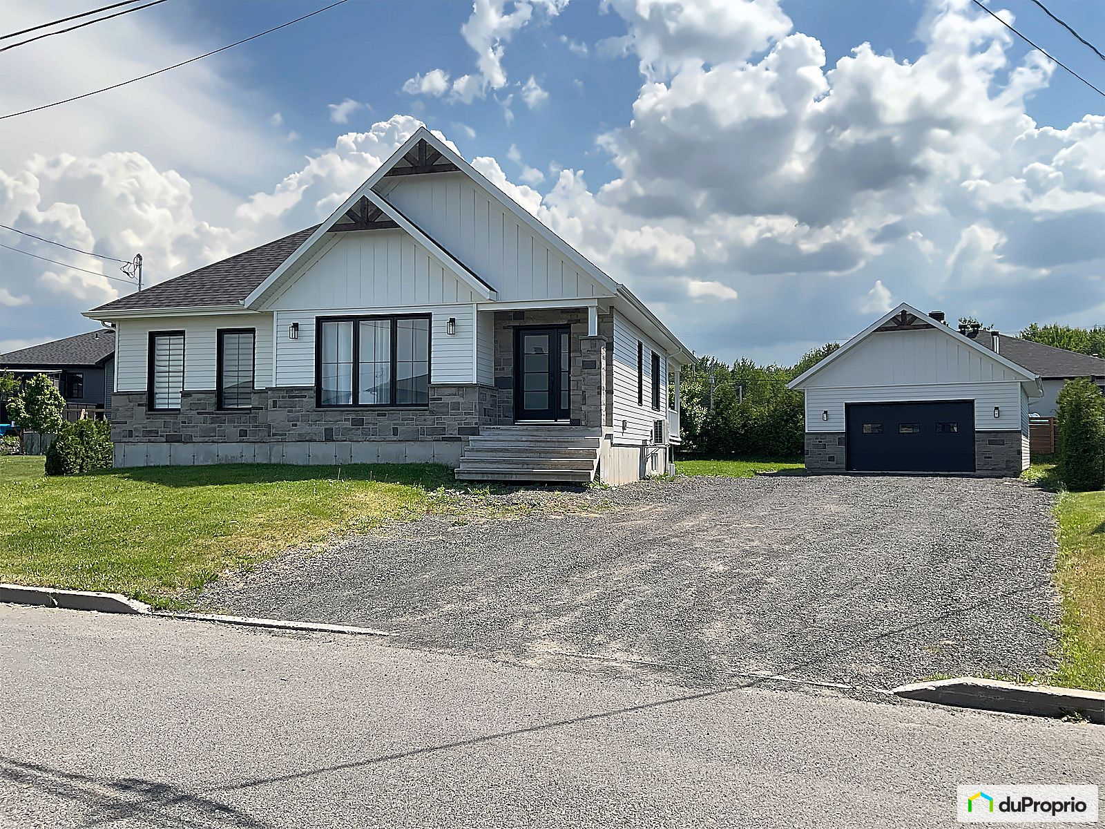 Bungalow à vendre StApollinaire 4 chambres 2 salles de bain 1072331