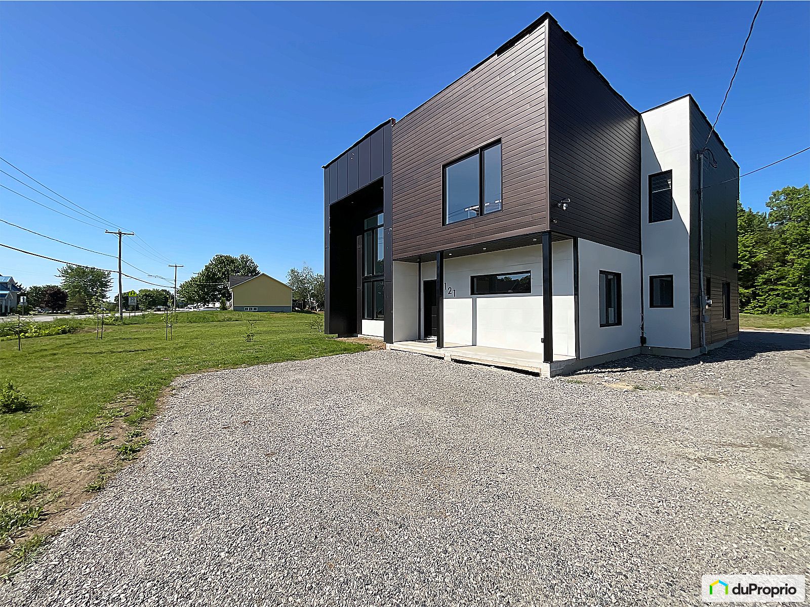 Maison 2 étages à vendre SteGenevieveDeBatiscan 4 chambres 1076091