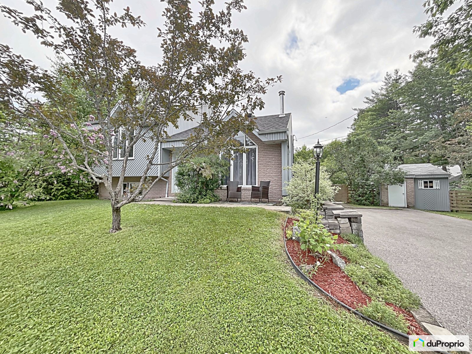 Maison à deux paliers à vendre FossambaultSurLeLac 4 chambres 1077208