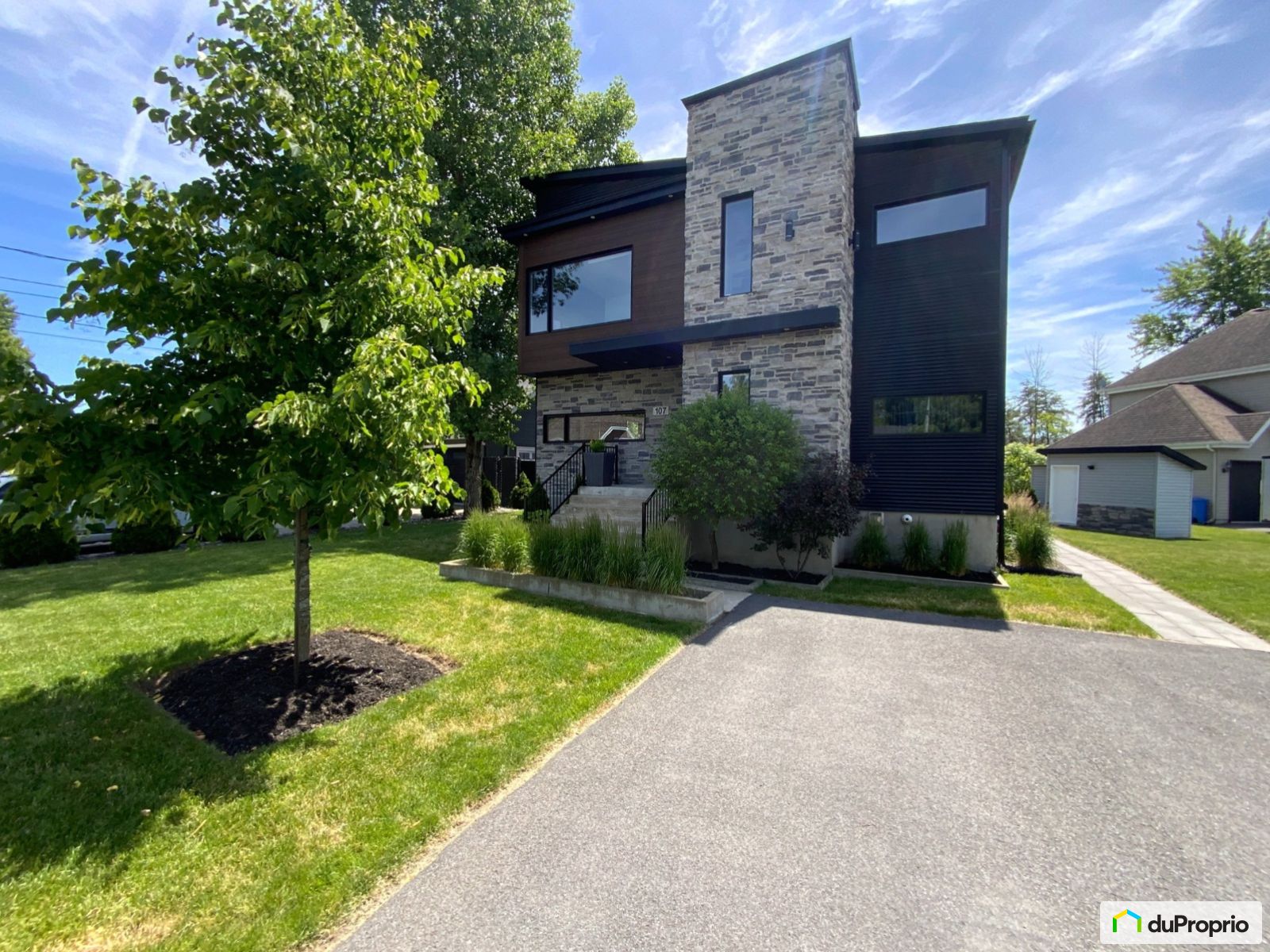 Maison 2 étages à vendre Napierville 4 chambres 2 salles de bain 1077586