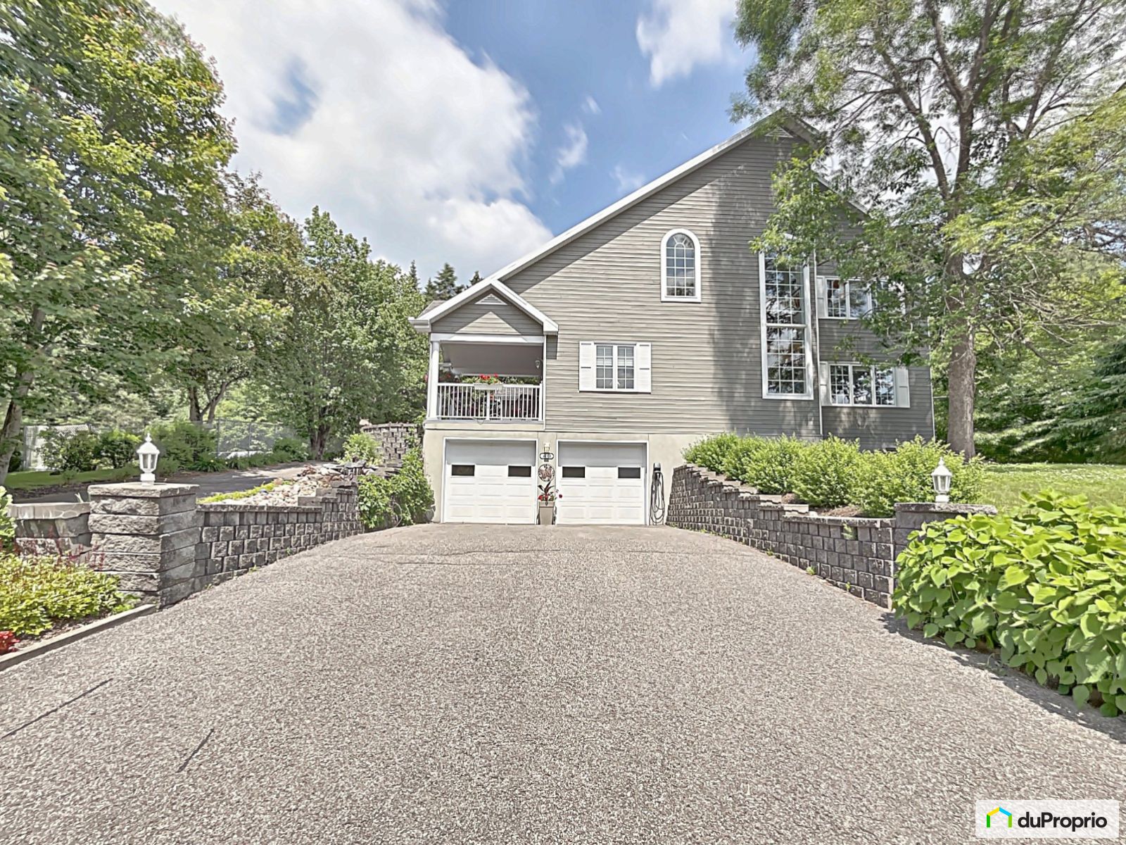 Maison 2 étages à vendre LacBeauport 2 chambres 1 salle de bain 1077736