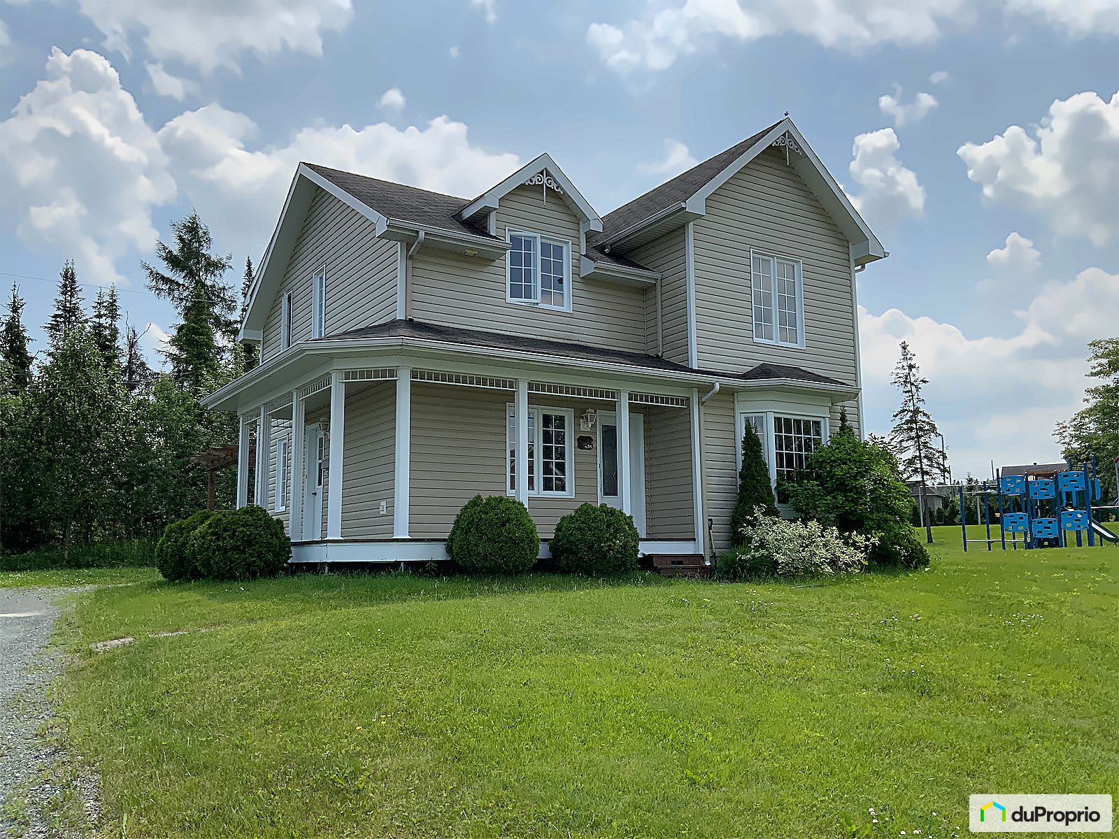 Maison 2 étages à vendre Thetford Mines 4 chambres 1 salle de bain 1078027