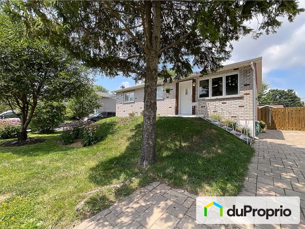 Front Yard - 4100 rue Barbeau, Longueuil (St-Hubert) for sale