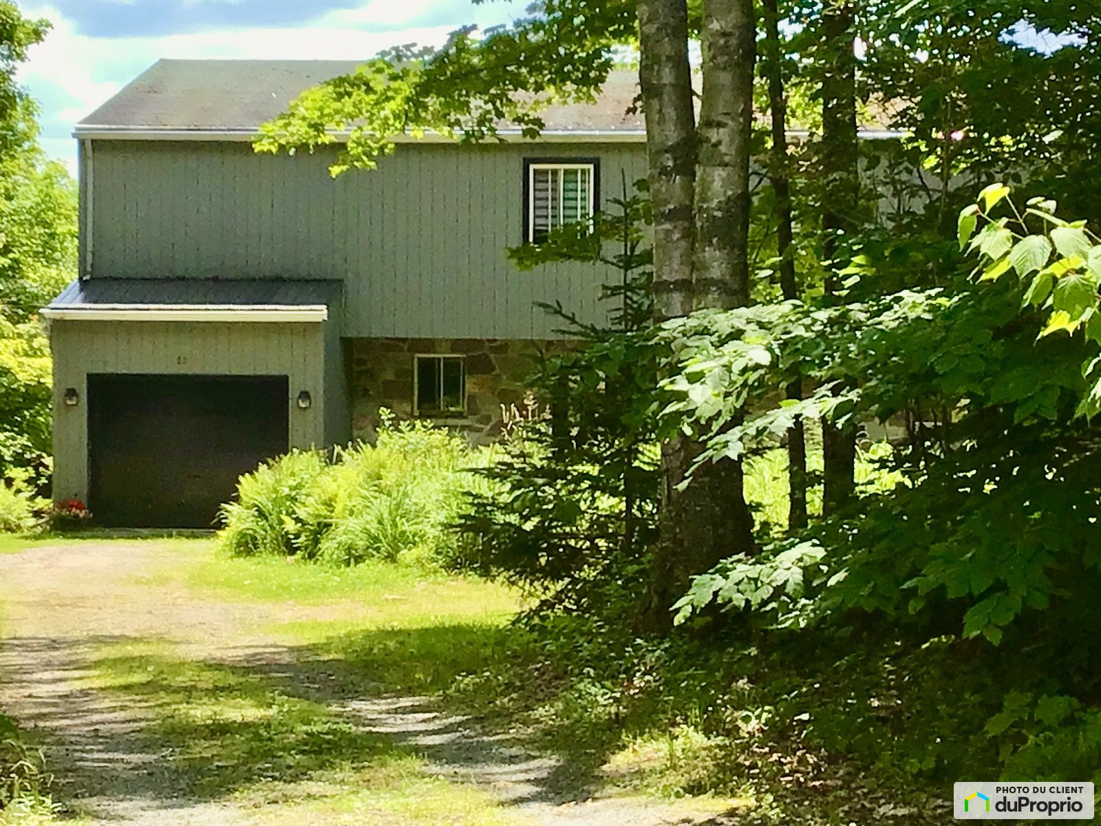 Maison 2 étages à vendre LacSuperieur 3 chambres 2 salles de bain 1076824