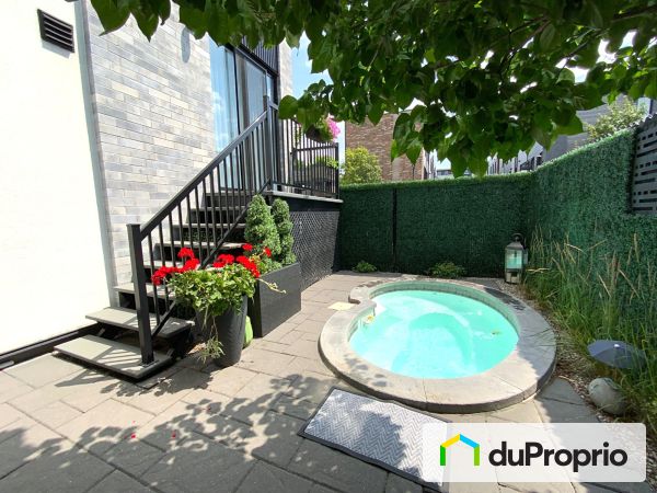 Pool and hot tub - 18145 rue de Brissac, Mirabel (Domaine-Vert Nord) for sale