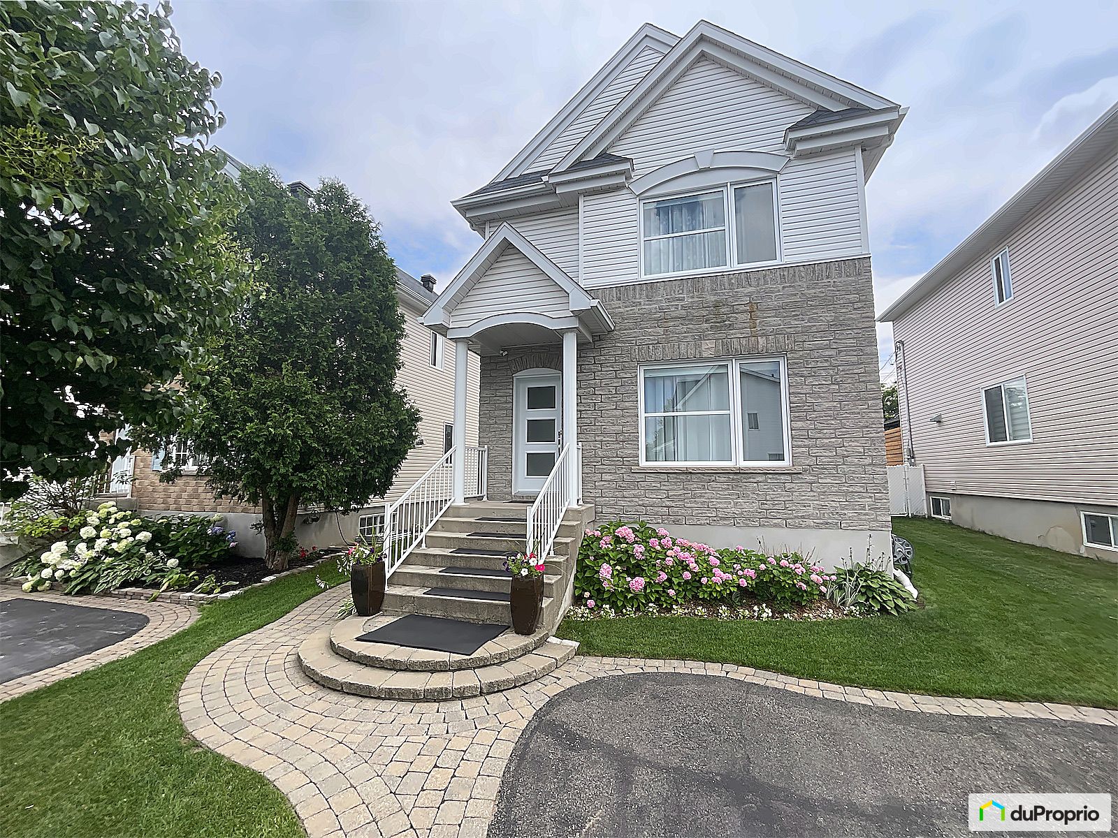 Maison 2 étages à vendre StEustache 3 chambres 2 salles de bain 1079090