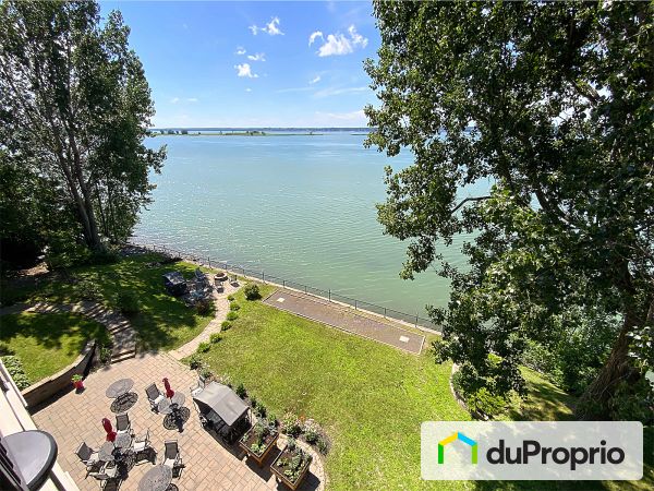 Vue sur le fleuve - 410-8356, route Marie-Victorin, Contrecoeur à vendre