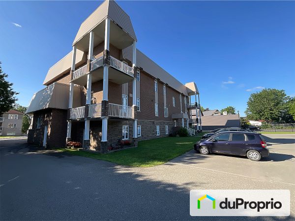 Side View - 202-169 rue Notre-Dame, Oka for sale
