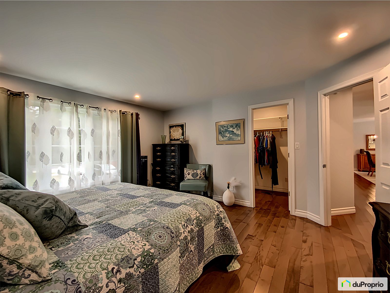 38 Rue Saint Pierre — photo 3