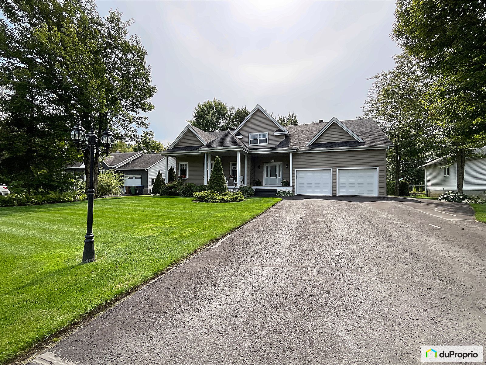 Maison 2 étages à vendre StJeansurRichelieu (L'Acadie) 4 chambres