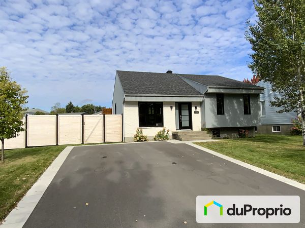 Summer Front - 1071 rue du Brûlis, St-Jean-Chrysostome for sale