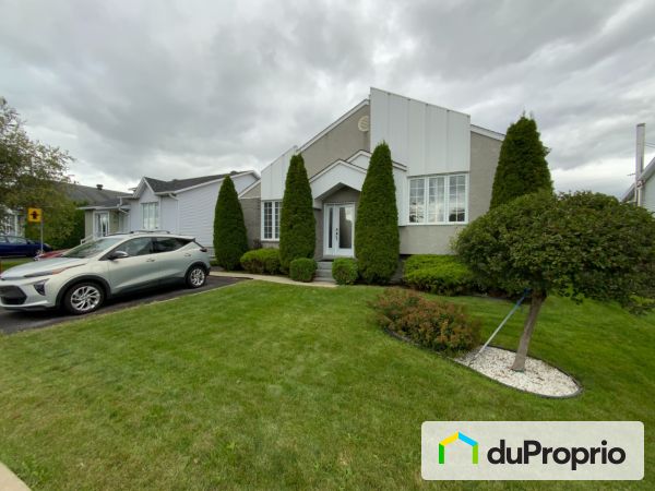 Cour avant - 450, rue du Blizzard, St-Jean-sur-Richelieu (St-Luc) à vendre
