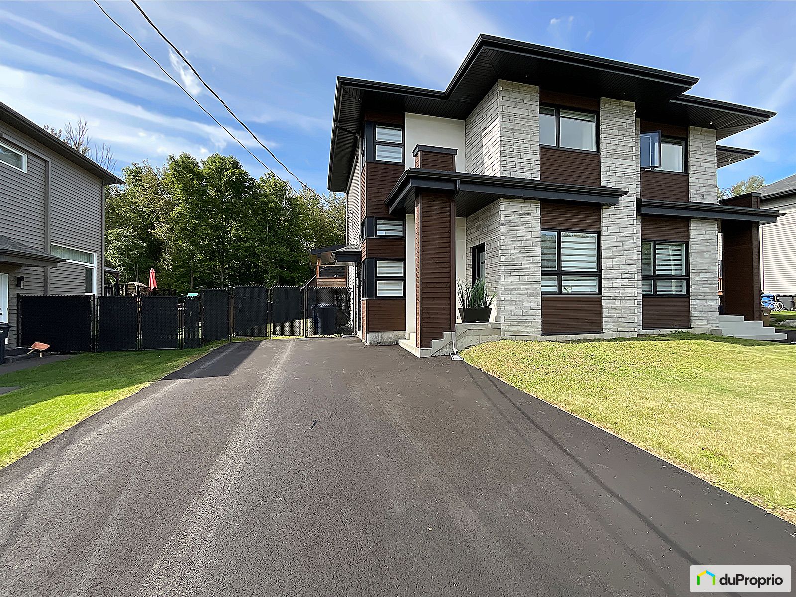 Jumelé à vendre StAlphonsedeGranby 5 chambres 1 salle de bain 1082376