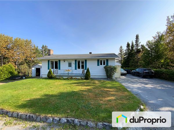 2182, rue Principale, Pohénégamook à vendre