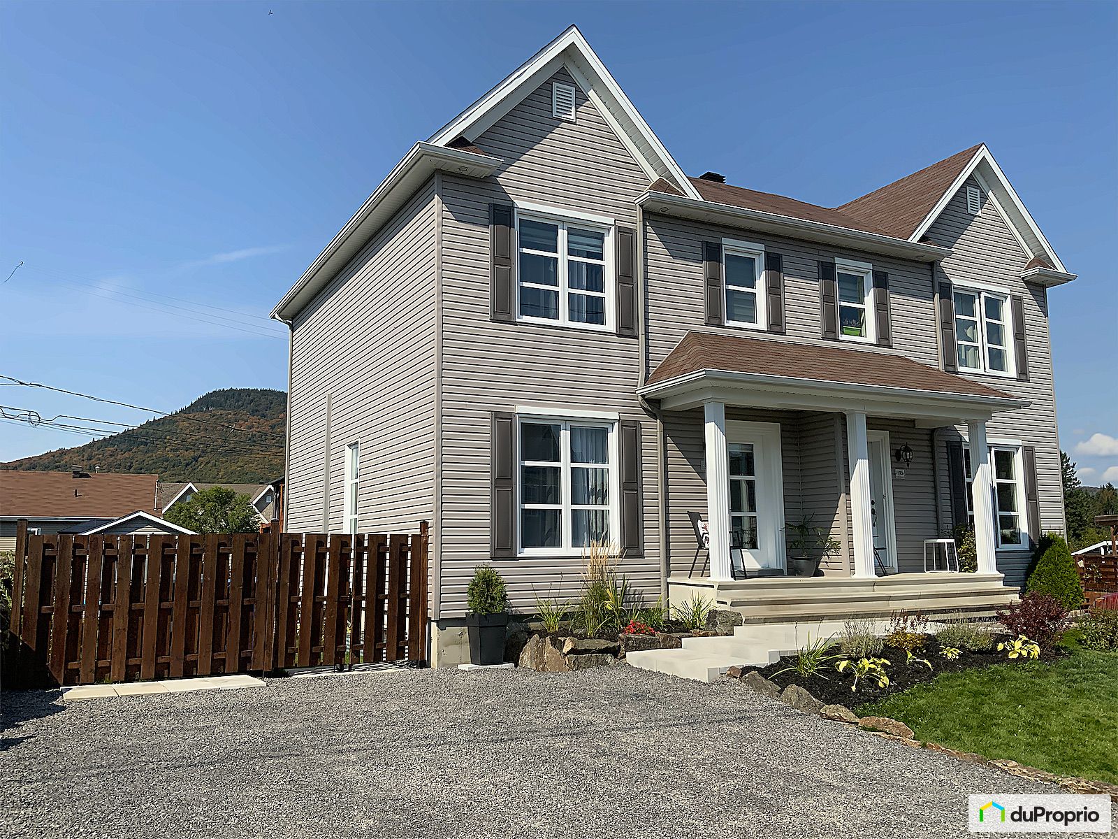 Jumelé à vendre SteBrigitteDeLaval 3 chambres 2 salles de bain 1084627