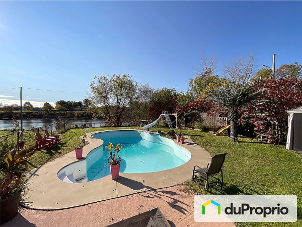 Pool - 33 rue Duval, Ste-Genevieve-De-Batiscan for sale