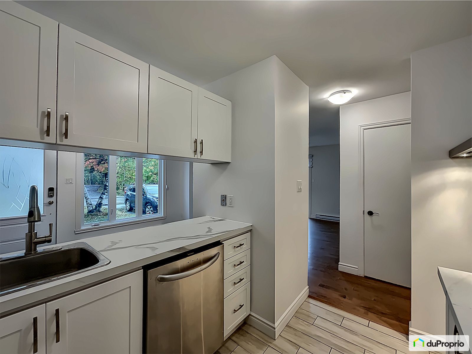 101 4325 Rue Martin — photo 1