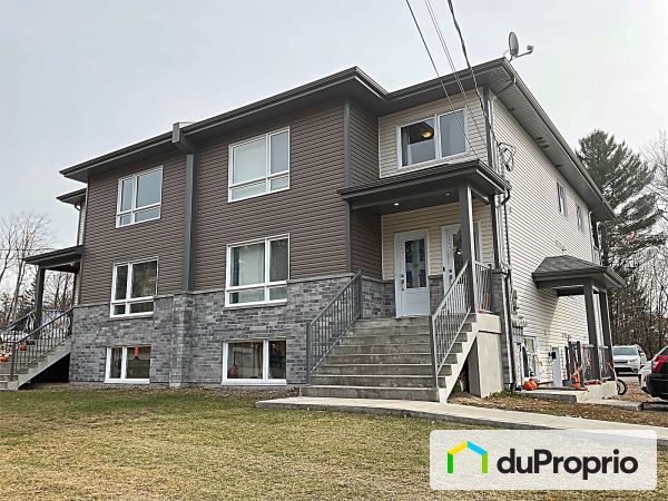 3082-3084-3086 av 18e, Rawdon à vendre