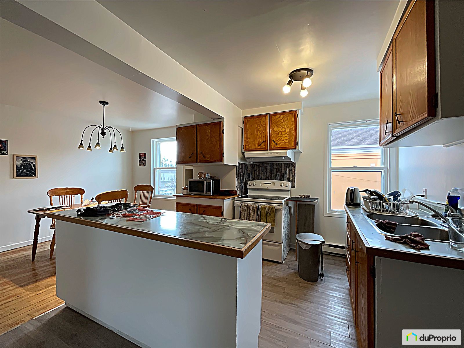 388 390 392A 392B Avenue Saint — photo 3