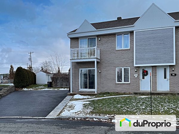 Winter Front - 82A-82B, rue Jules Verne, Lévis for sale