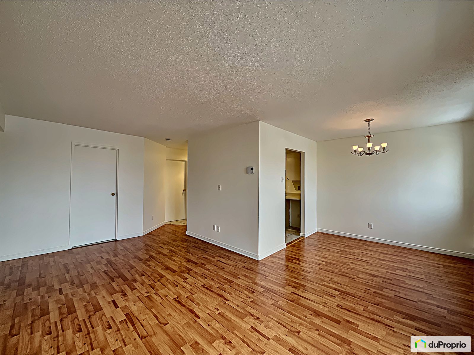 86 3840 Boulevard Le Carrefour — photo 1