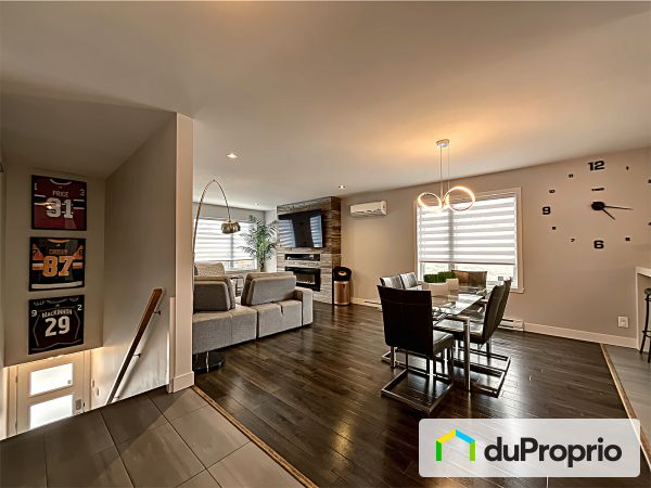 Entrée - 210 rue Langlois, St-Jean-sur-Richelieu (St-Jean-sur-Richelieu) à vendre