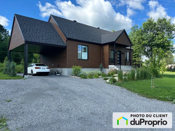 13 allée de la Clairière, St-Sauveur for sale