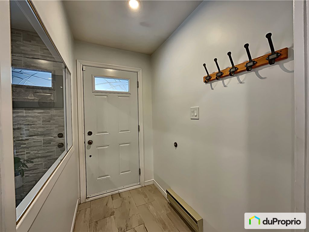 Entrée - 1054 rue Montgolfier, Chomedey à vendre