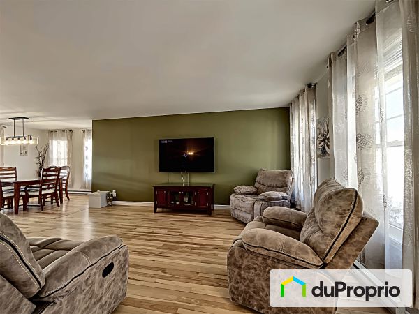 Living Room - 506 Rue de la Topaze, Granby for sale