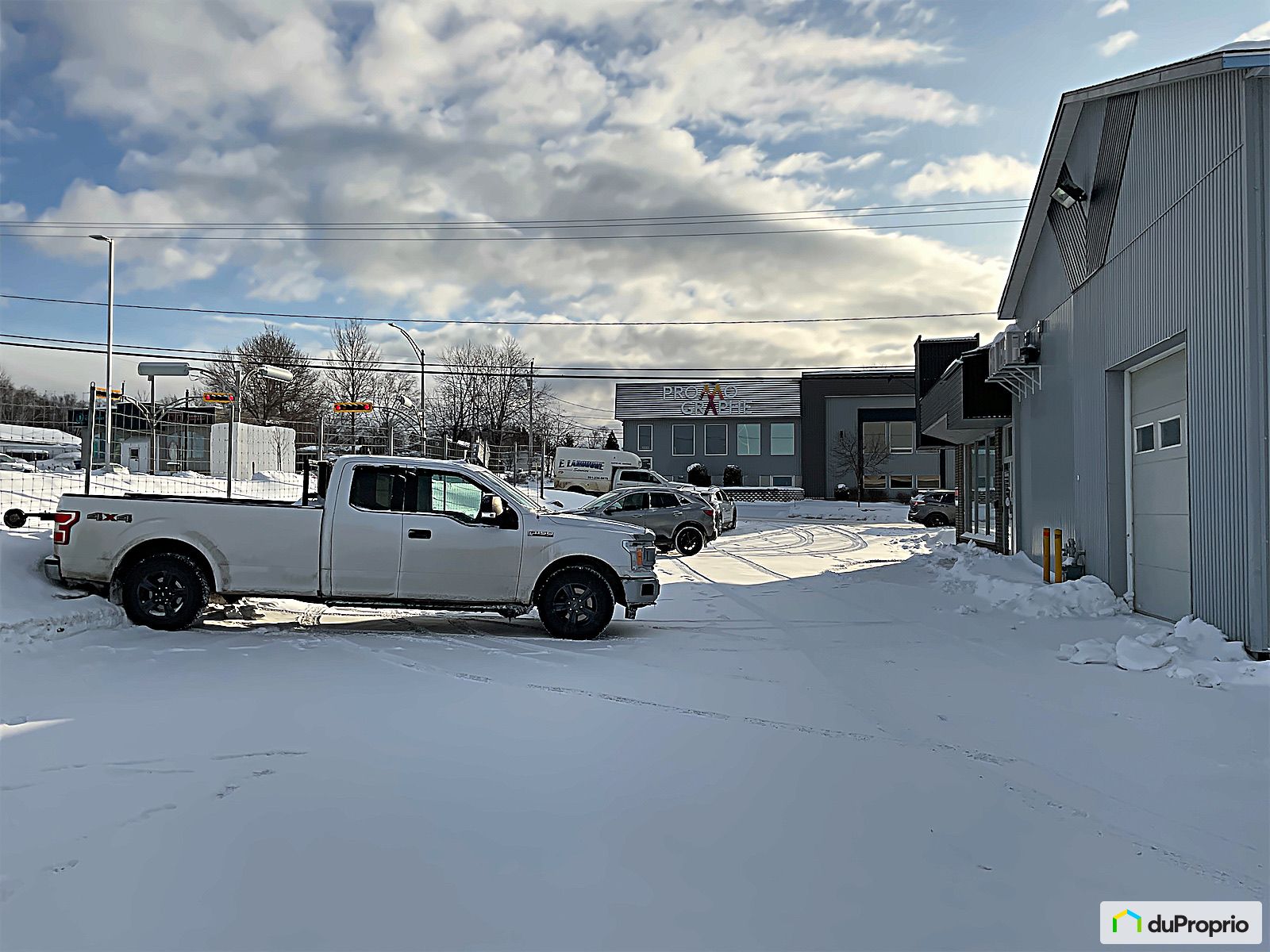 1390 Avenue Du Pont Sud — photo 2