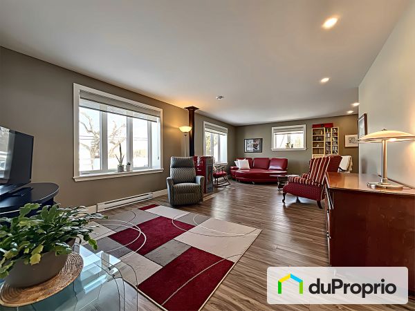 Salle de séjour - 501 rue Principale Ouest, St-Anaclet-De-Lessard à vendre