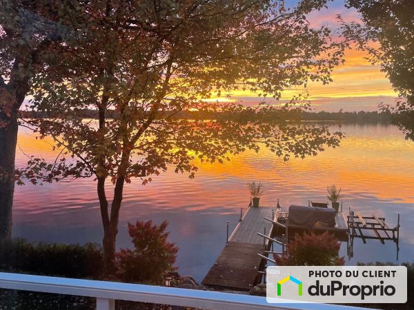 Quai - 1576 rue Paré, Roxton Pond à vendre